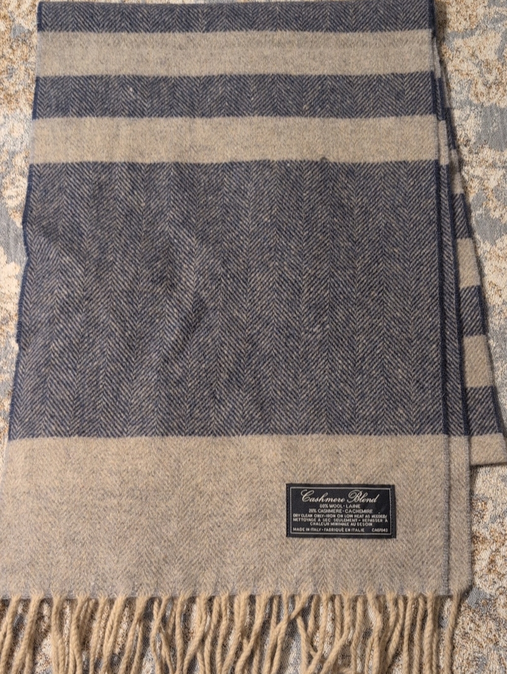 Men's Scarf - Navy and Cream Wool Cashmere Blend Like New Made In Italy